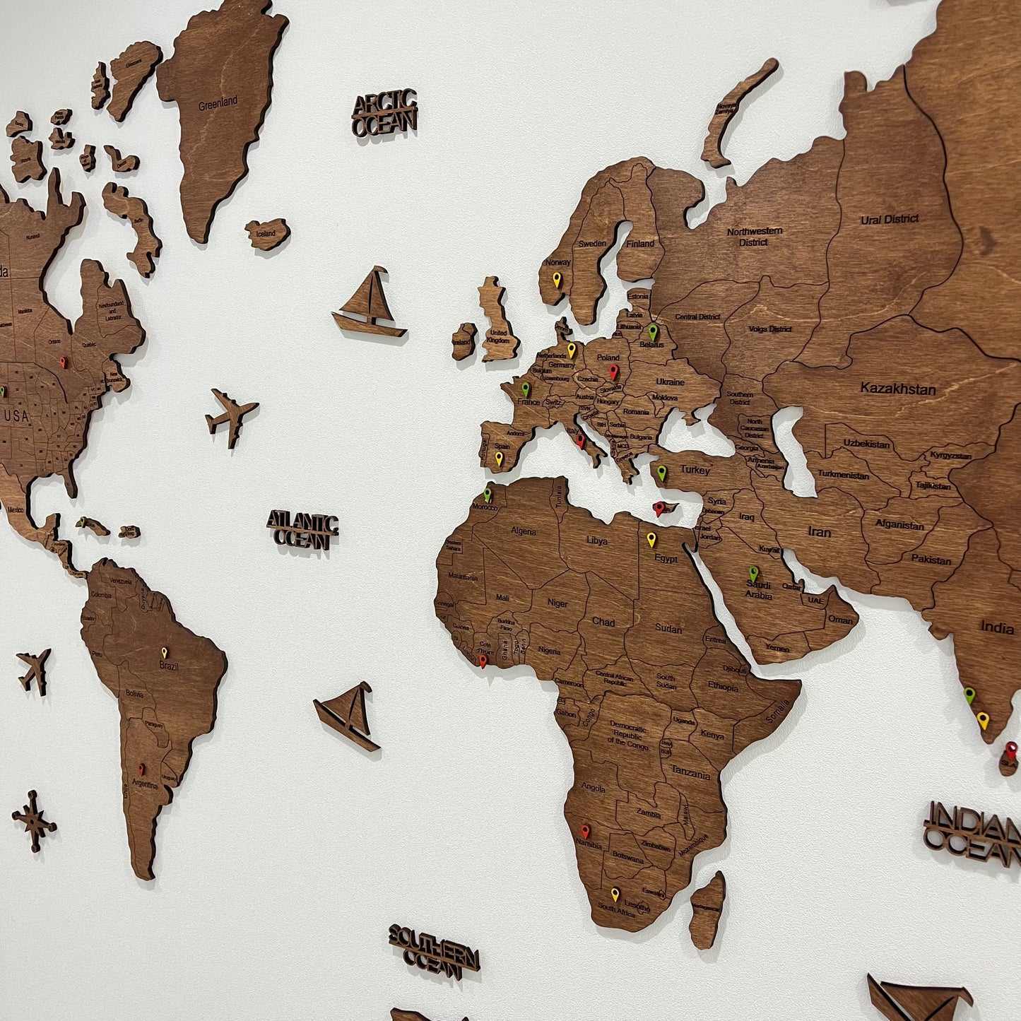 Push pin 2D wooden world map